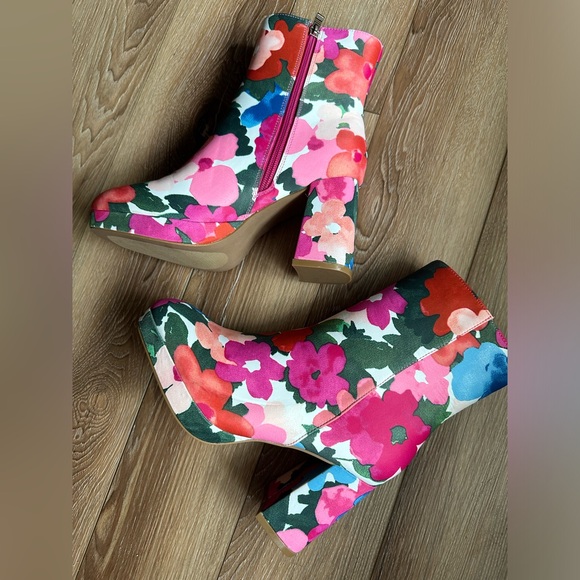 NEW floral Corkys bootie heels - Picture 7 of 10